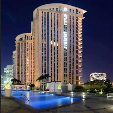 Luxury Bgc Condo In Taguig, Mckinley - Covered Parking And Wifi Free Eksteriør bilde