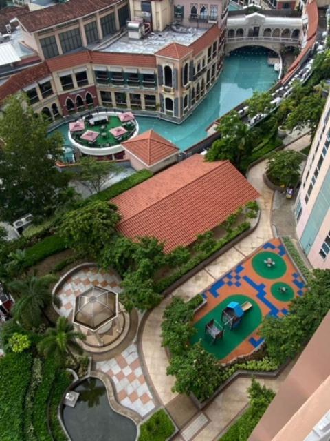 Luxury Bgc Condo In Taguig, Mckinley - Covered Parking And Wifi Free Eksteriør bilde