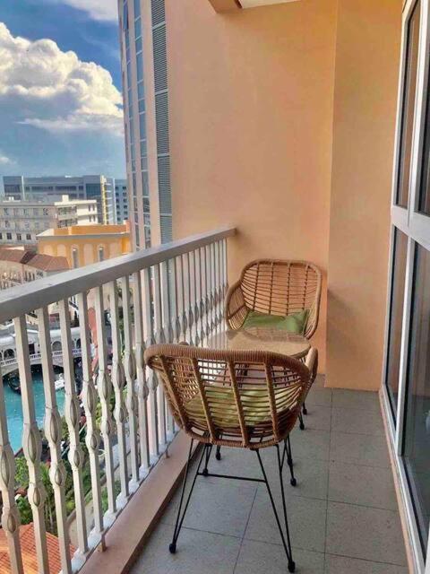 Luxury Bgc Condo In Taguig, Mckinley - Covered Parking And Wifi Free Eksteriør bilde