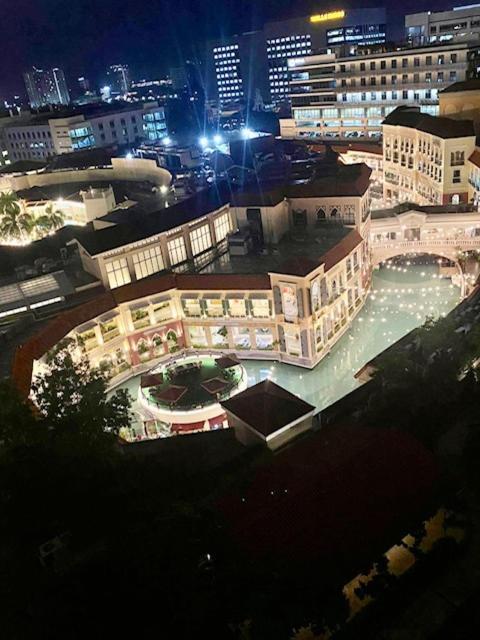 Luxury Bgc Condo In Taguig, Mckinley - Covered Parking And Wifi Free Eksteriør bilde